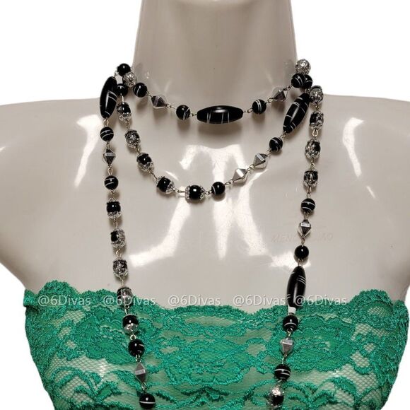 Long Black Glass bead necklace - Picture 5 of 7